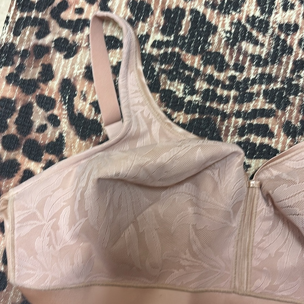 Playtex 4690 Lined Wireless Full Coverage Bra Tau… - image 3